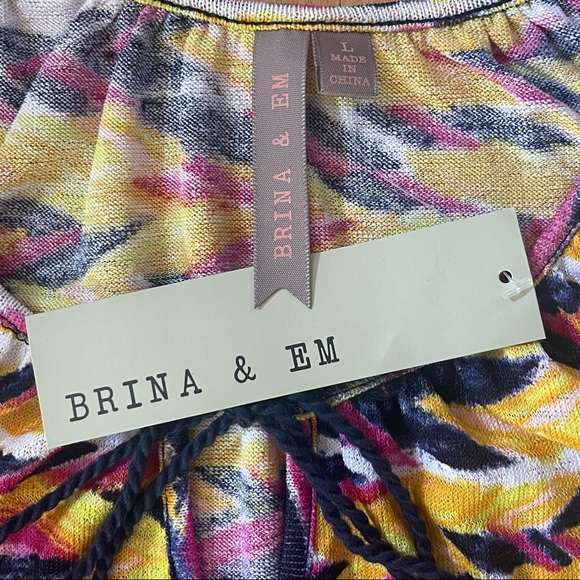NWT-BRINA & EM - MULTICOLORED SHORT SLEEVE TOP - Picture 7 of 8